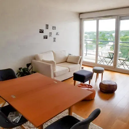 Quarto em Acomodações Particulares Chez Heloise Châtenay